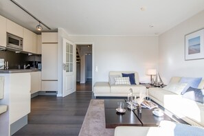 Unclassified image, 4 of 49, button