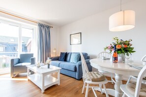 Unclassified image, 2 of 33, button