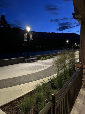 Terrace/patio - Rooms at Riveredge (Golden)