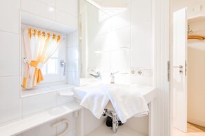 Unclassified image, 5 of 21, button