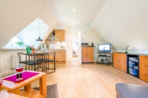 Unclassified image, 2 of 21, button