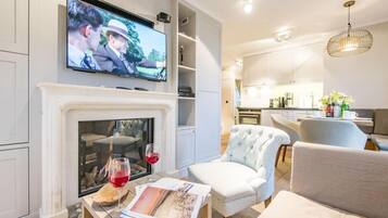 Télévision, lecteur de DVD, chaîne hi-fi