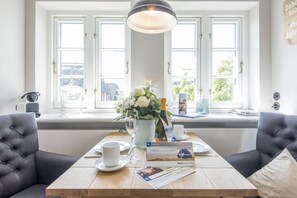 Unclassified image, 3 of 52, button