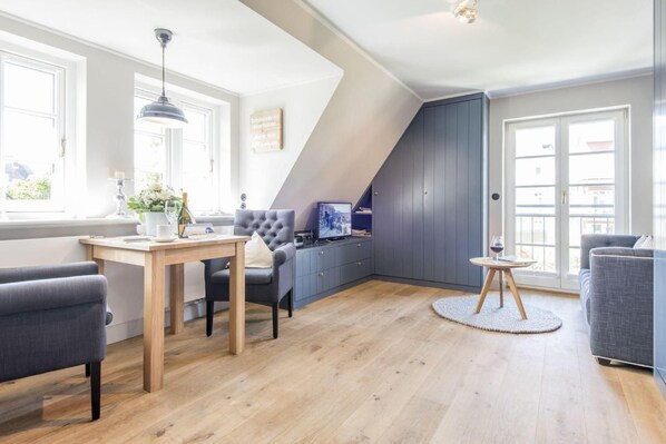 Unclassified image, 1 of 52, button