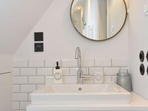 Unclassified image, 4 of 29, button