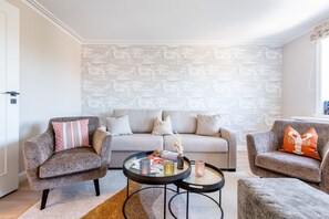 Unclassified image, 4 of 38, button