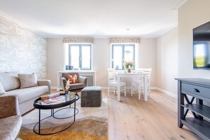 Unclassified image, 2 of 38, button