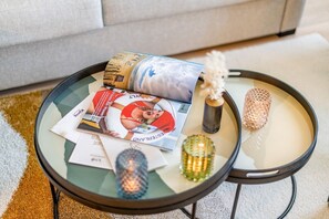 Unclassified image, 4 of 38, button