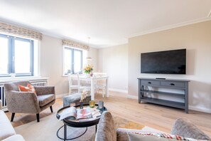 Unclassified image, 3 of 38, button