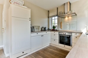 Køleskab, ovn, kogeplade, opvaskemaskine