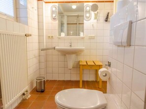 Dusj, hårføner og håndklær