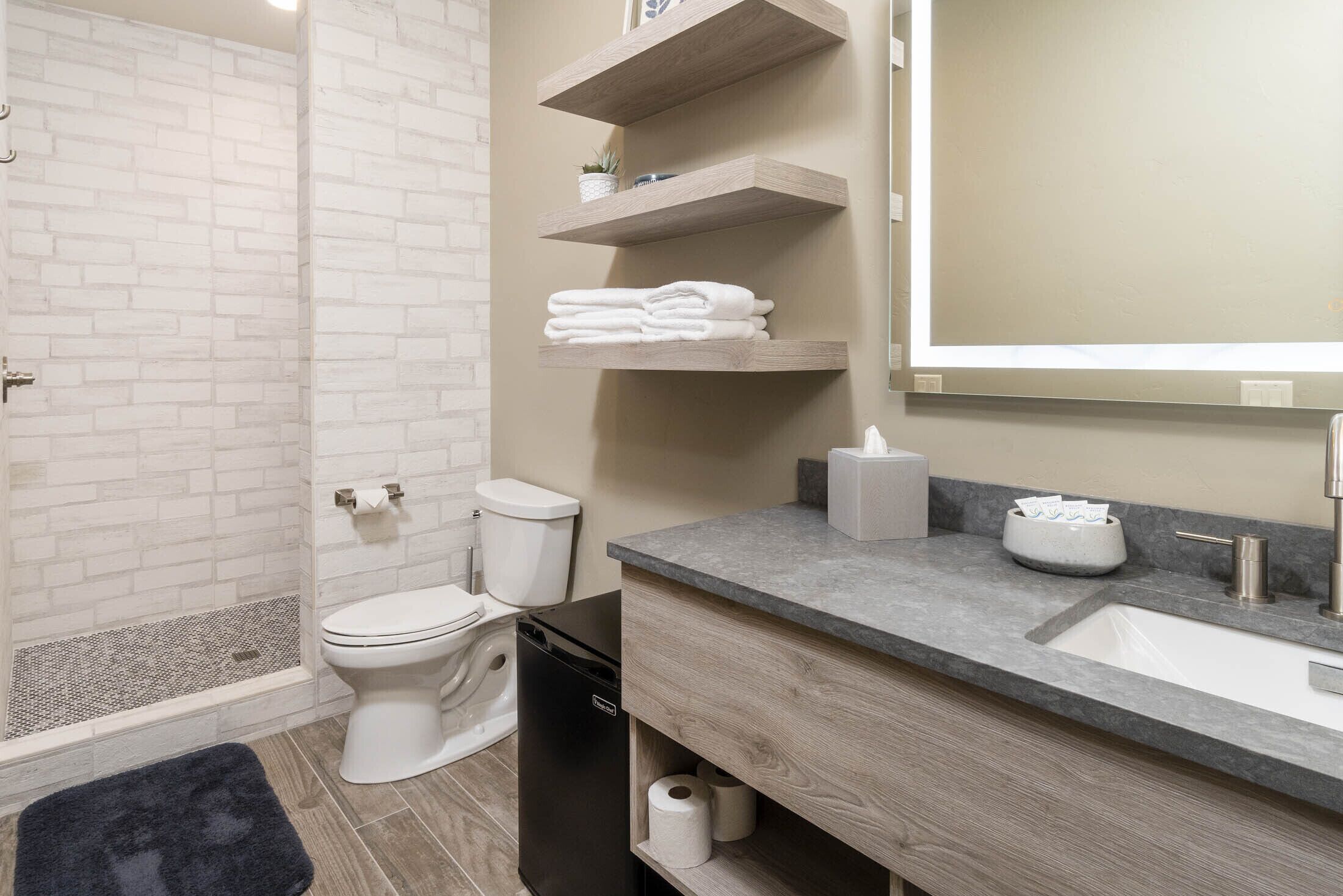 room 104 | bathroom | hair dryer, towels, soap, shampoo