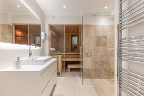 Shower, hair dryer, towels