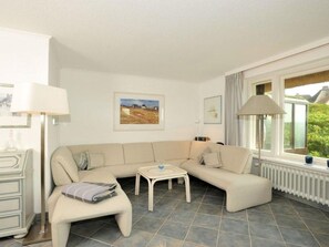 Unclassified image, 5 of 15, button