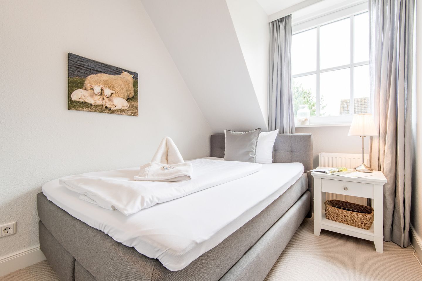 4 bedrooms, desk, iron/ironing board, WiFi
