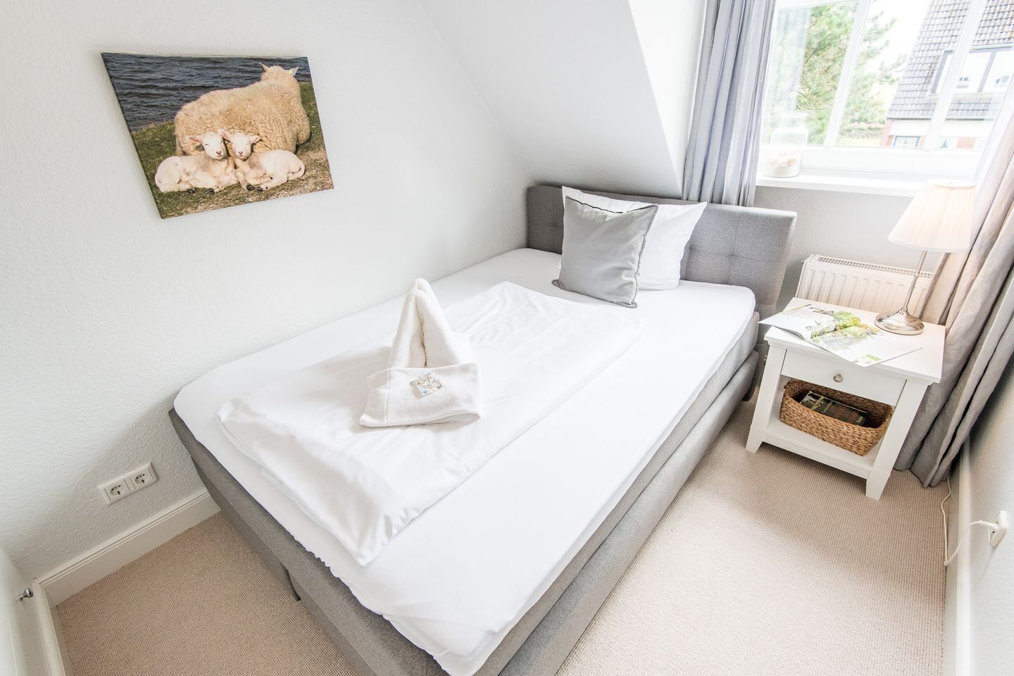 4 bedrooms, desk, iron/ironing board, WiFi