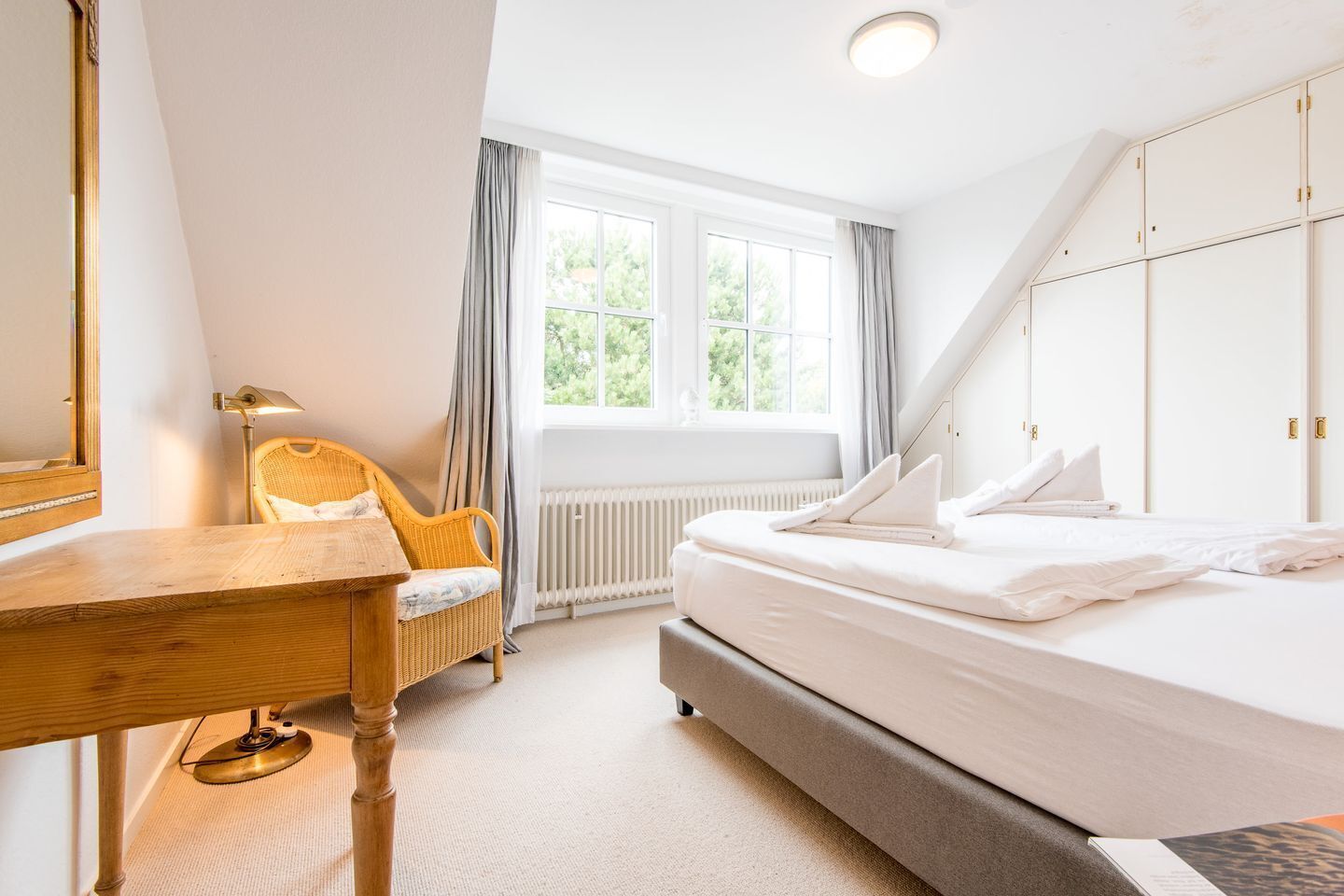 4 bedrooms, desk, iron/ironing board, WiFi