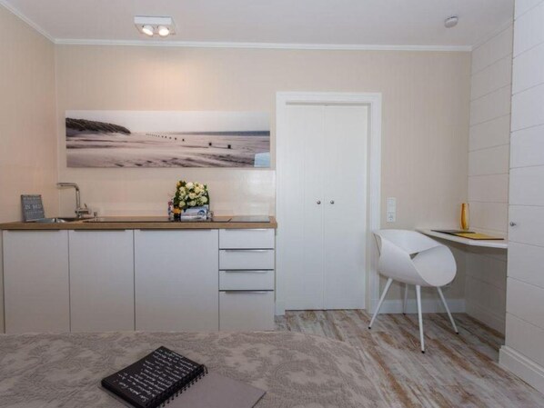 1 室のベッドルーム、デスク、WiFi、ベッドシーツ