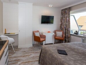 1 bedroom, desk, WiFi, bed sheets - House Doktor-Ross-Straße 25, Whg. 19 Wunderkammer (Sylt)