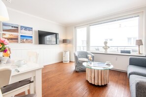TV - Haus Dünenburg, Whg. 24 - Gemütlich. Zentral. Strandnah. - Objekt-id: Hdb/24 (Sylt)