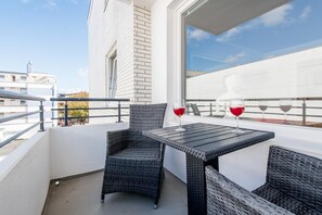 Outdoor dining - Haus Dünenburg, Whg. 24 - Gemütlich. Zentral. Strandnah. - Objekt-id: Hdb/24 (Sylt)