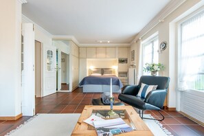 Unclassified image, 3 of 24, button