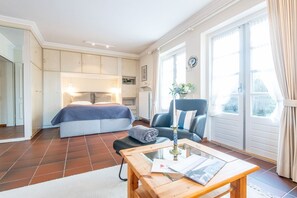 Unclassified image, 2 of 24, button