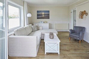 TV, stereo - TECHTs Sommerhaus - TECHTs summer house - Your home by the sea (Timmendorfer Strand)