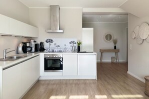 Unclassified image, 2 of 10, button