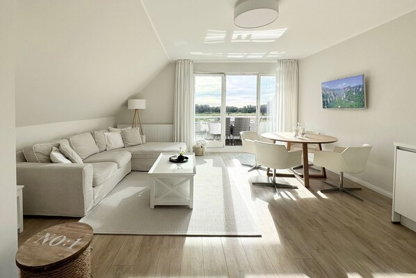 TV, stereo - Welcome to TECHTS - TECHTs Landhus (Timmendorfer Strand)