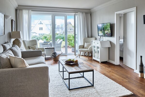 Fernseher, Stereoanlage