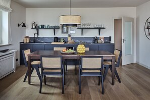 Unclassified image, 2 of 12, button