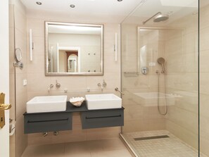 Unclassified image, 2 of 14, button