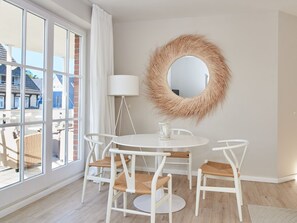 Unclassified image, 2 of 11, button