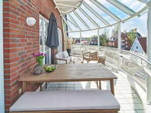 Outdoor dining - Apartment "SternenMeer" - Penthouse above the rooftops of Timmendorfer Strand - (Timmendorfer Strand)