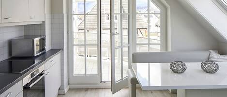 Frigorífic, microones, forn i placa de cuina