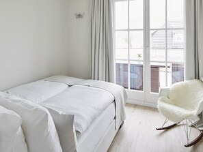 3 slaapkamers, een kluis op de kamer, een strijkplank/strijkijzer, wifi