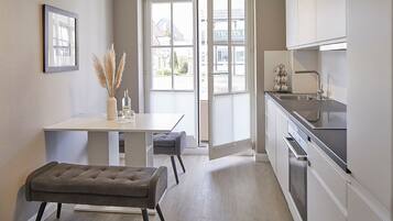 Kühlschrank, Mikrowelle, Ofen, Geschirrspüler