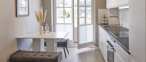 Réfrigérateur, micro-ondes, four, lave-vaisselle