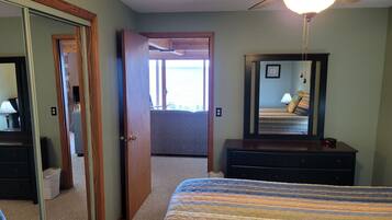 1 bedroom, desk, iron/ironing board, free WiFi