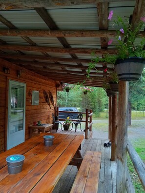 Outdoor dining - Yaak, Montana, Remote Northwest Rocky Mountain Cabin, 50 miles north of Troy, MT (Troy)
