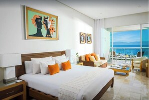 1 dormitori, caixa forta a l'habitació i planxa i posts de planxar 