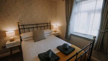 2 dormitorios, escritorio, tabla de planchar con plancha y wifi gratis