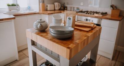 Marina view cottage - Canalside cottage - Peak District location