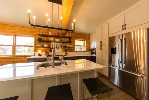 Beautifully Remodeled Cabin tucked away in the wonderful Spring Creek Area!