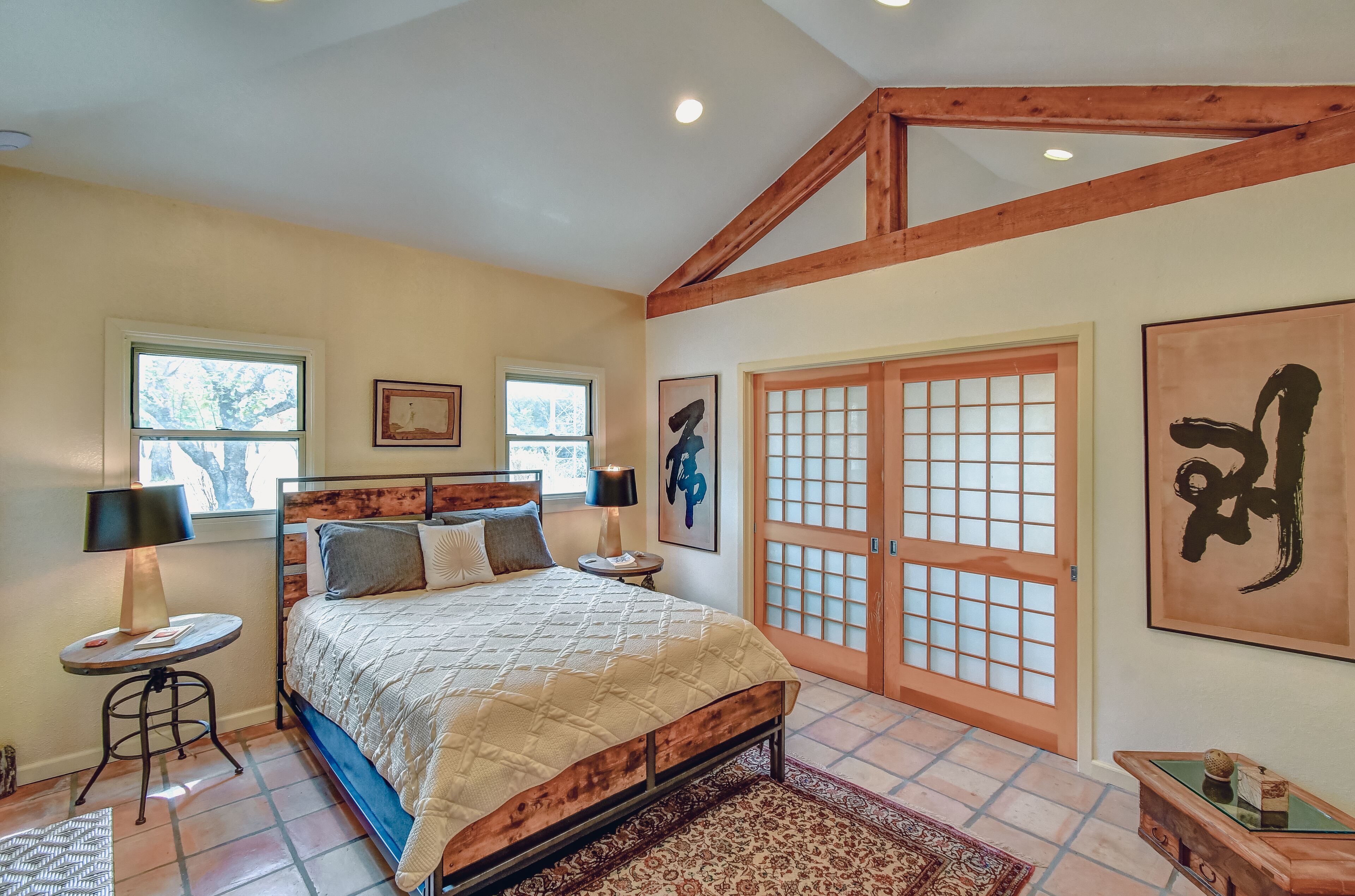 4 bedrooms, desk, iron/ironing board, travel crib