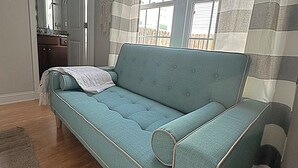 Smart TV - Pet-friendly guest suite. Private fenced yard. 2 min walk to beach.  (Carolina Beach)