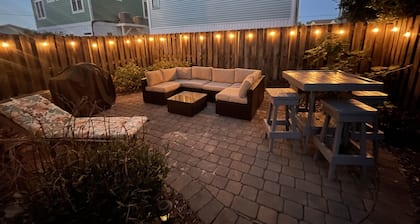 Pet-friendly guest suite. Private fenced yard. 2 min walk to beach.