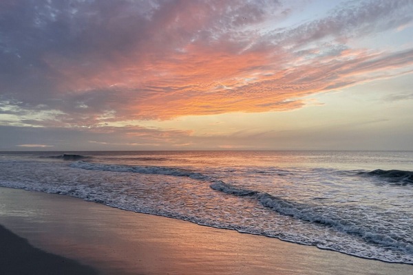 Beach nearby, sun-loungers, beach towels