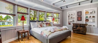 Wonderful Downtown Gem W/ Fast WiFi, Firepit, & Central AC - Walk to the Beach